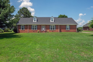 215 W Longview Dr, Portland, TN 37148