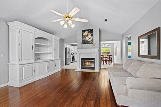 110 Bluff Dr, Lowell, AR 72745