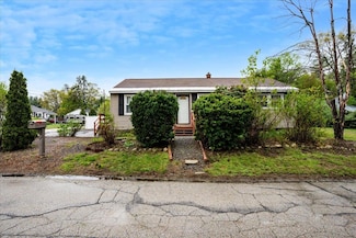6 Davies St, Bedford, NH 03110