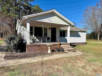 28 Woodard Pvt Dr, Laceys Spring, AL 35754