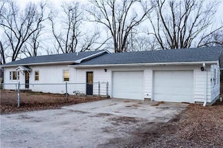 200 E 4th St, Turney, MO 64493