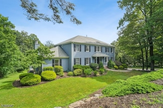 4 Hidden Acres Dr, Kinnelon, NJ 07405