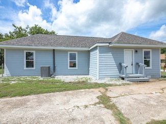207 N Mill St, Bowie, TX 76230