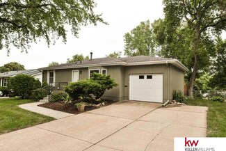 9335 Corby St, Omaha, NE 68134