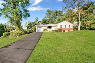40 Baldwin Ln, Mahopac, NY 10541