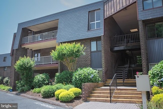 16 Stonehenge Cir Unit 16, Pikesville, MD 21208