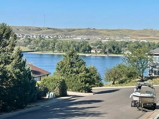 129 Hyde Dr, Pierre, SD 57501