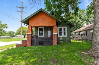 1124 W 3rd St, Cameron, MO 64429