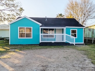 4520 1/2 5th St, Bacliff, TX 77518
