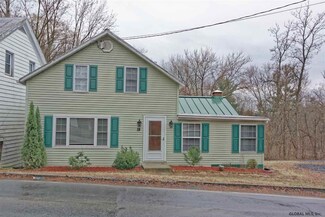 19 Hudson Ave, Stuyvesant, NY 12173