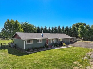 970 W Justice Rd, Central Point, OR 97502