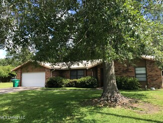 63737 Diamondhead Dr N, Diamondhead, MS 39525