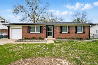 4510 Crestline Dr, Saint Louis, MO 63129