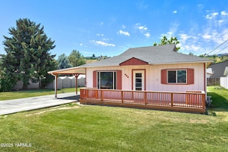 308 S 3rd St, Selah, WA 98942