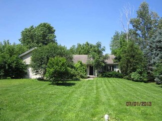 406 S 6th St, Kirkland, IL 60146