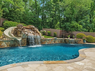 315 Mountainview Dr, Charlotte, NC 28270