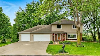 7 Rapid Creek Dr NE, Iowa City, IA 52240