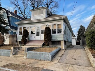 313 Auburn St, Cranston, RI 02910