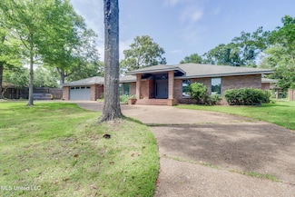 14000 Cerro Verde Dr, Ocean Springs, MS 39564