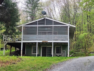 119 Columbia Dr, Bomoseen, VT 05732