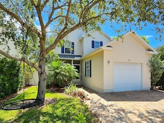 210 Leawood Cir, Naples, FL 34104