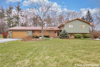 14617 Honeysuckle Ln, Woodstock, IL 60098