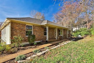 1243 Parkspur Ln, Fenton, MO 63026