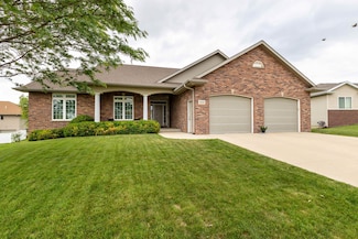 5610 Clay Ridge Dr, Dubuque, IA 52002