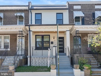 413 18th St SE, Washington, DC 20003