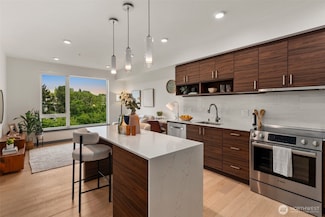 11903 NE 128th St Unit 612, Kirkland, WA 98034