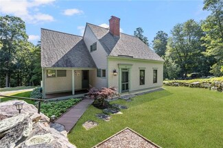 184 Field Stone Ln, Tiverton, RI 02878