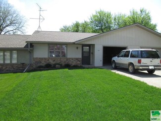 407 6th Ave, Sheldon, IA 51201