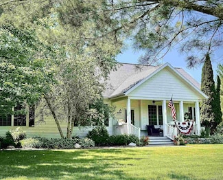 7570 Bay Meadow Dr, Harbor Springs, MI 49740