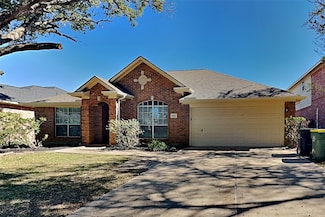 1015 S Wellsford Dr, Pearland, TX 77584