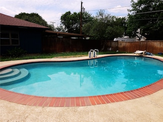 530 Parkview Ln, Richardson, TX 75080