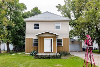 1009 18th Ave N, Moorhead, MN 56560