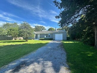 24 E Point Ln, Hampton Bays, NY 11946