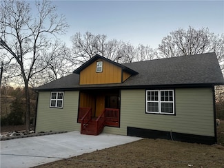 4258 N Howard Porter Rd, Springdale, AR 72764