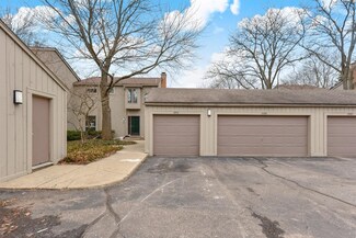 2210 Applewood Ct, Ann Arbor, MI 48103