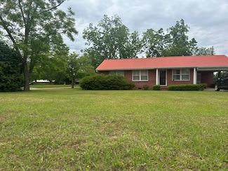 407 Bryant St, Brundidge, AL 36010