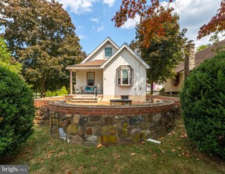 2 Clover Ln, Wayne, PA 19087