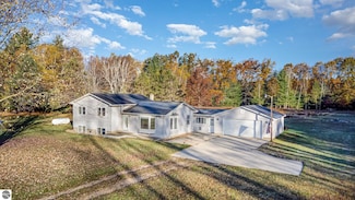 3534 W Coleman Rd, Farwell, MI 48622