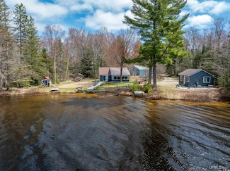 3865 Peninsula Point Rd, Munising, MI 49862