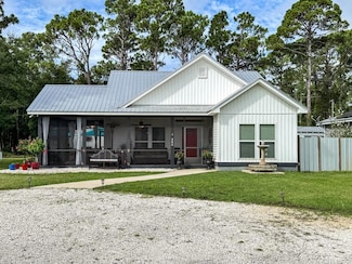 242 15th St, Apalachicola, FL 32320