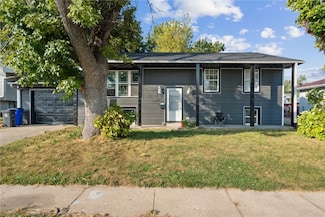 1638 47th St NE, Cedar Rapids, IA 52402