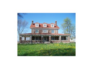200 SE 1st St, Hardin, MO 64035