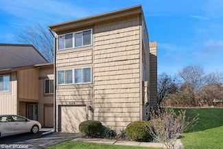 528 N Woodfield Trail, Roselle, IL 60172