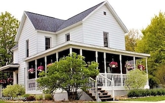 1410 W Lemon Creek Rd, Baroda, MI 49101