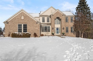 668 Berridge Cir, Lake Orion, MI 48360