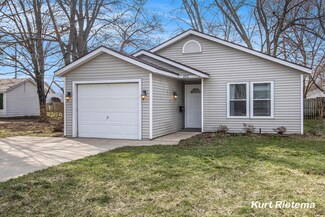 490 W 22nd St, Holland, MI 49423